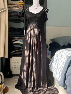 Miusol Black Lace A Line Dress with Pleated Skirt sz L